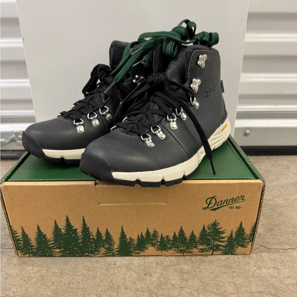 Danner Mountain 600 dark gray Lace Up Boots NEW
